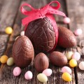 Chocolate Mould “Cracked Half Egg” Small, Cake Star (Set of 2)